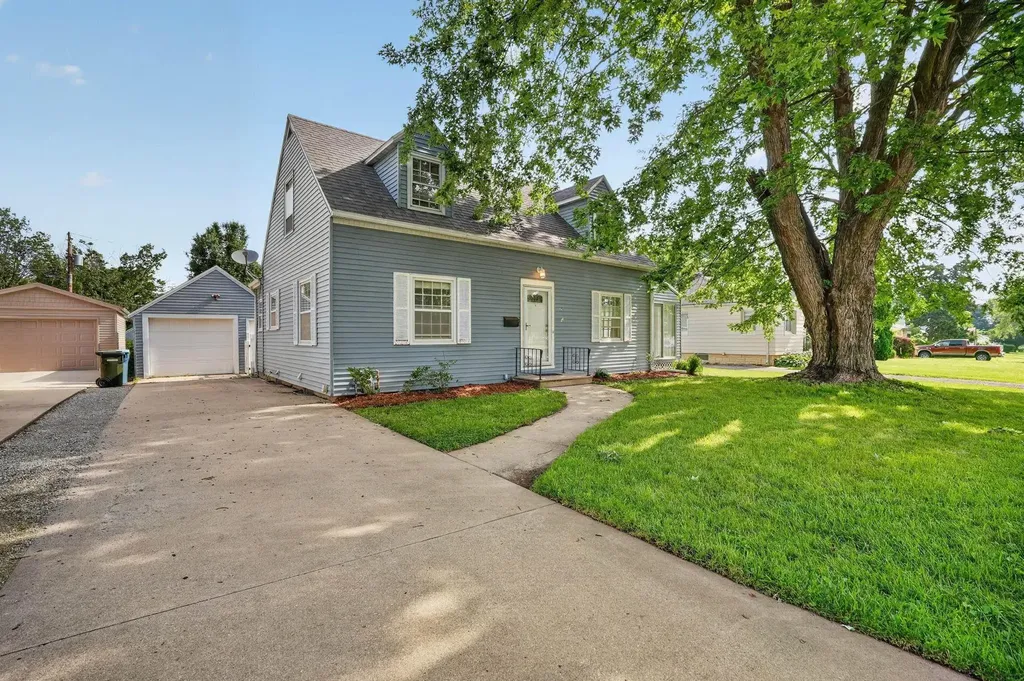 135 Byron Avenue Waterloo IA 50702