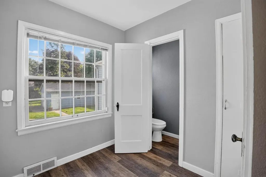 135 Byron Avenue Waterloo IA 50702
