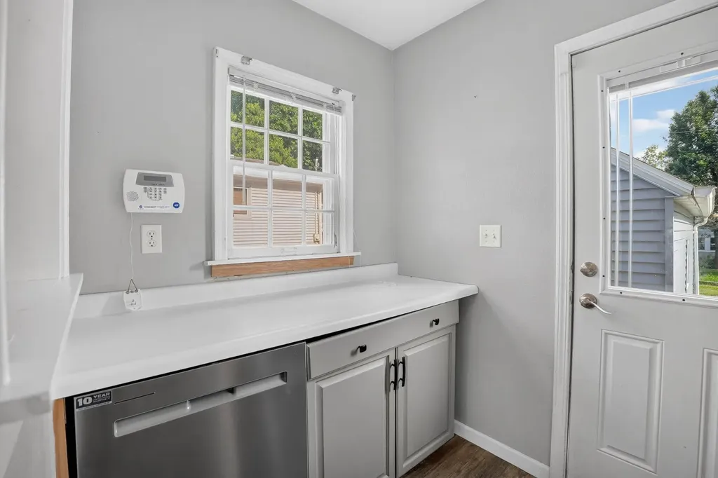 135 Byron Avenue Waterloo IA 50702