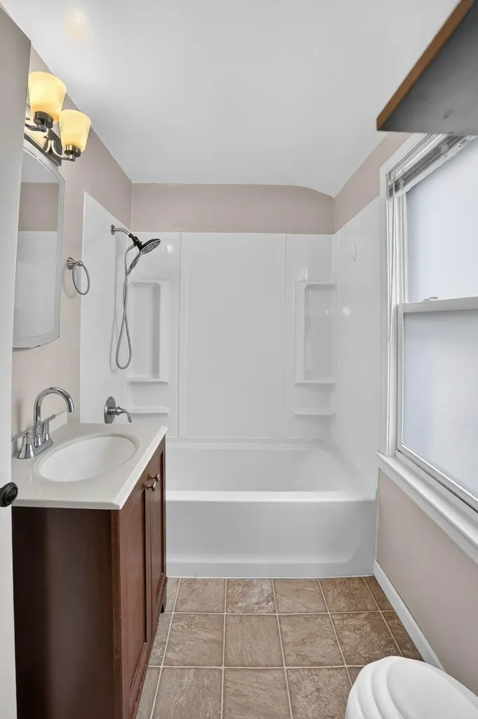 135 Byron Avenue Waterloo IA 50702
