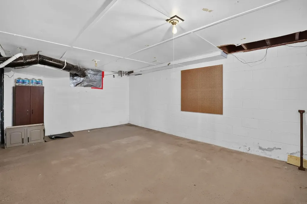 135 Byron Avenue Waterloo IA 50702