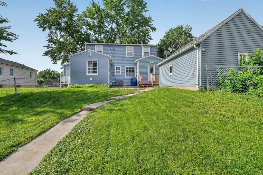 135 Byron Avenue Waterloo IA 50702