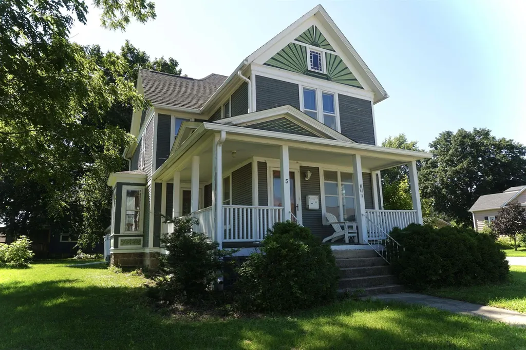 502 4th Street SW Waverly IA 50677