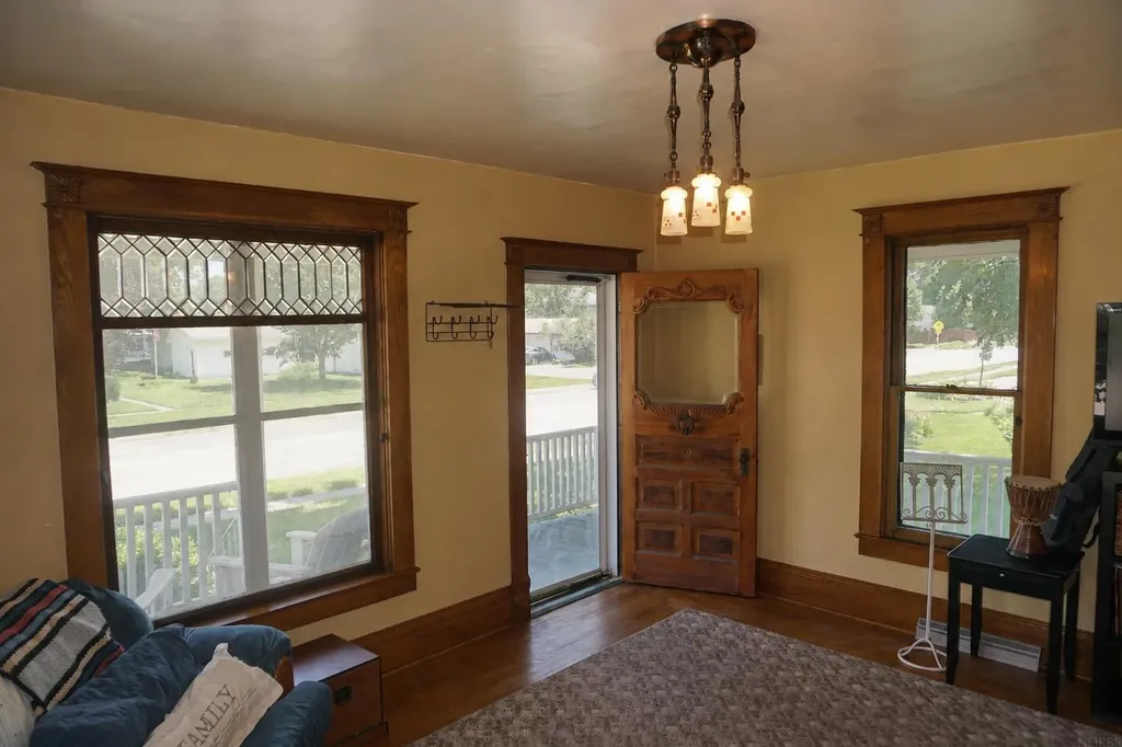 502 4th Street SW Waverly IA 50677