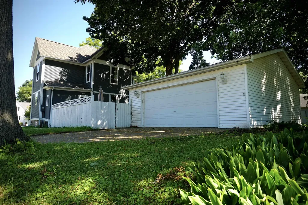 502 4th Street SW Waverly IA 50677