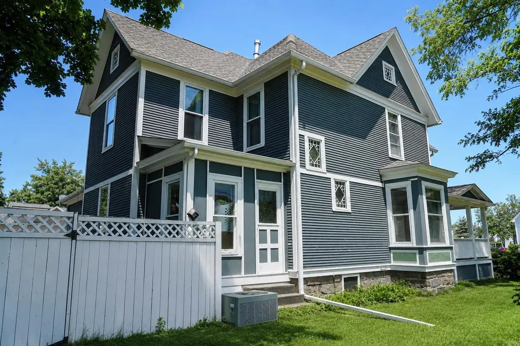 502 4th Street SW Waverly IA 50677