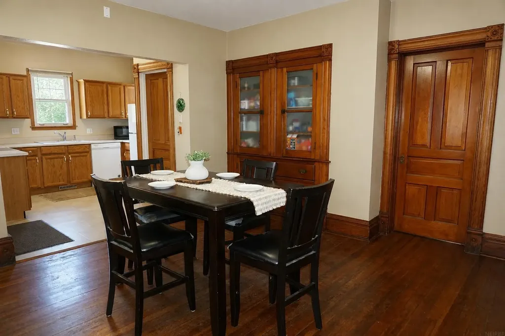 502 4th Street SW Waverly IA 50677