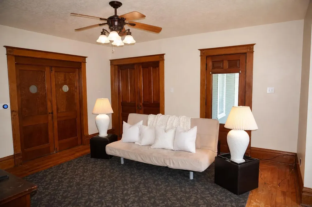 502 4th Street SW Waverly IA 50677