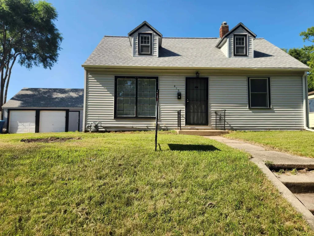 415 Charles Street Waterloo IA 50701