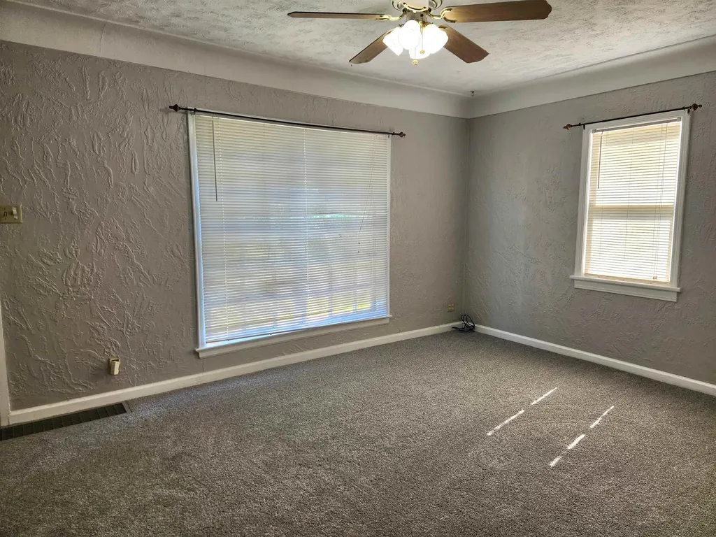 415 Charles Street Waterloo IA 50701