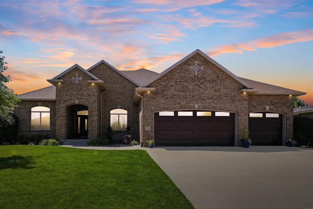 1711 Greenhill Drive Cedar Falls IA 50613