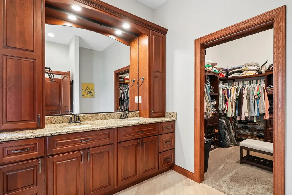 1711 Greenhill Drive Cedar Falls IA 50613