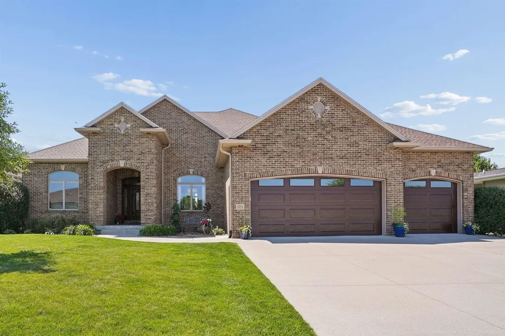 1711 Greenhill Drive Cedar Falls IA 50613