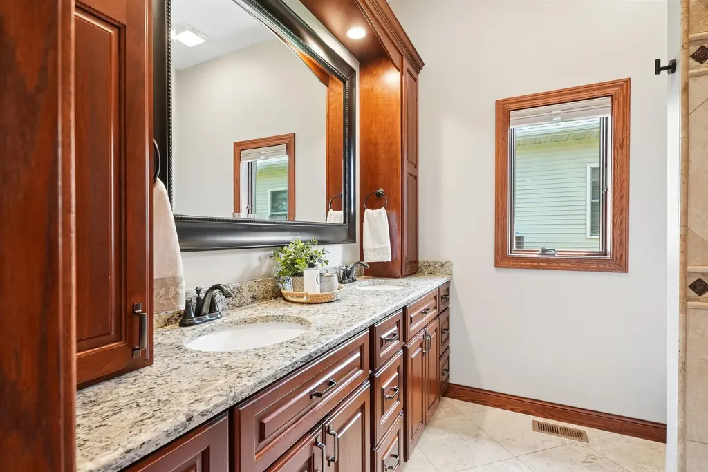 1711 Greenhill Drive Cedar Falls IA 50613