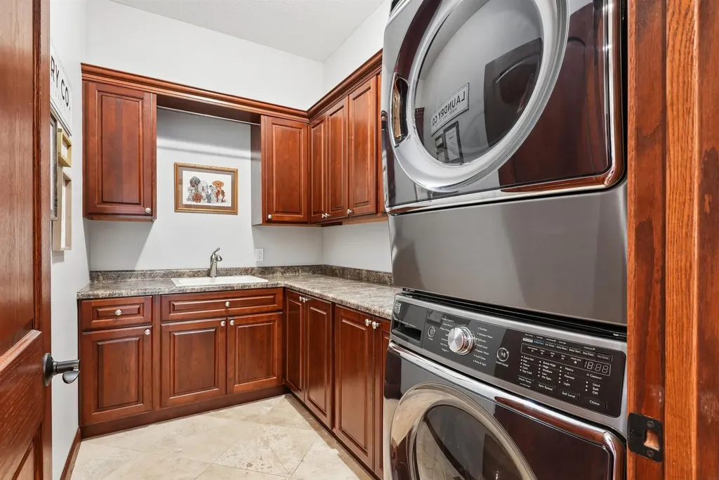 1711 Greenhill Drive Cedar Falls IA 50613