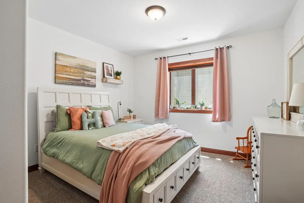 1711 Greenhill Drive Cedar Falls IA 50613