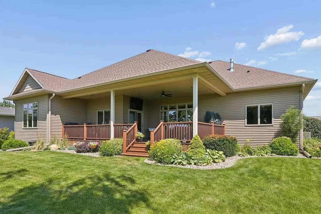 1711 Greenhill Drive Cedar Falls IA 50613