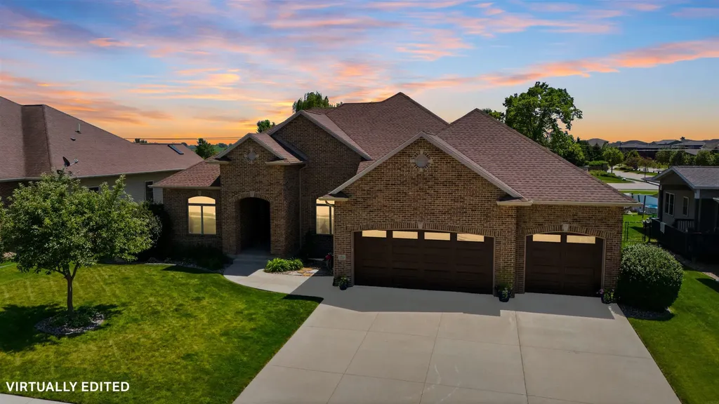 1711 Greenhill Drive Cedar Falls IA 50613