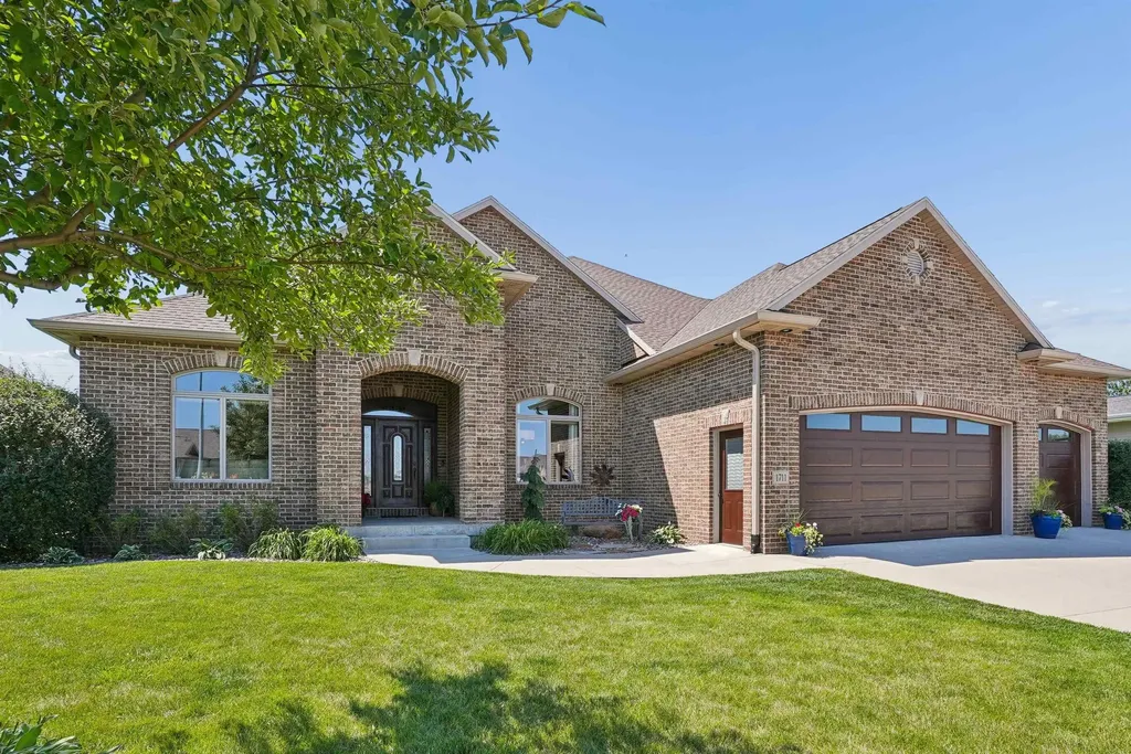 1711 Greenhill Drive Cedar Falls IA 50613