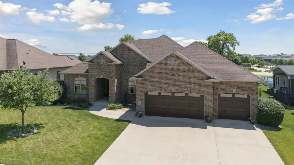 1711 Greenhill Drive Cedar Falls IA 50613
