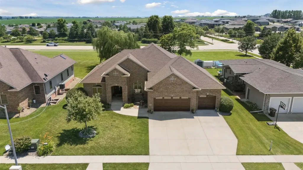 1711 Greenhill Drive Cedar Falls IA 50613