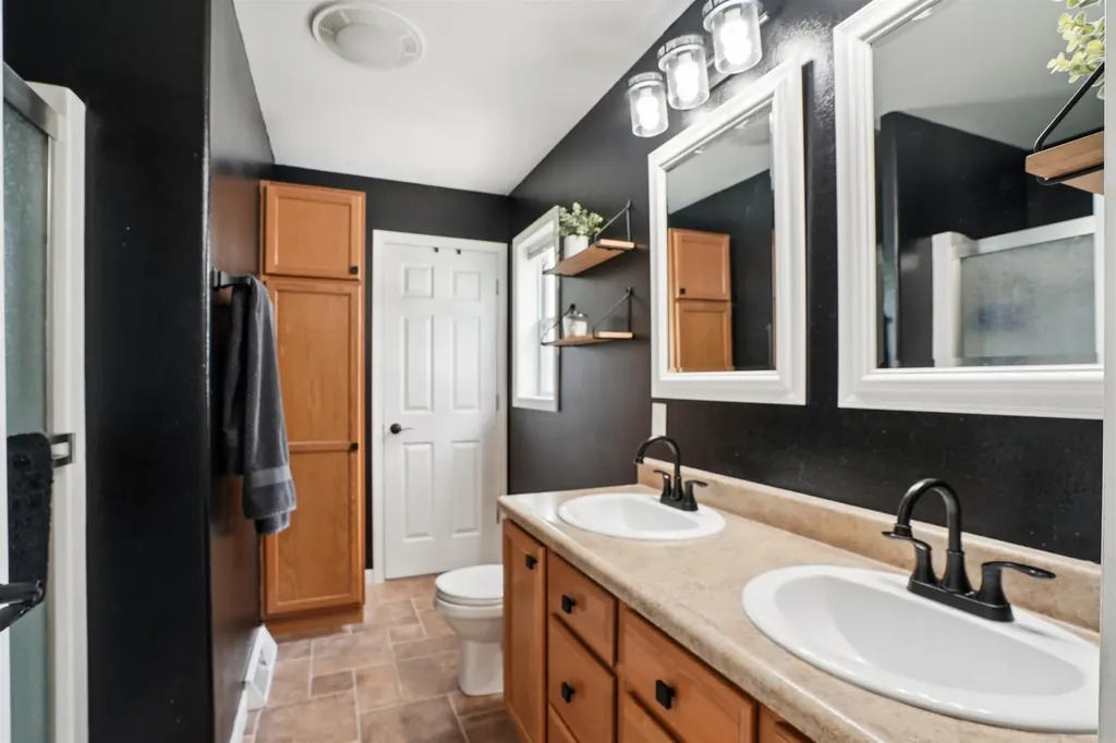 1409 Springbrook Drive Cedar Falls IA 50613