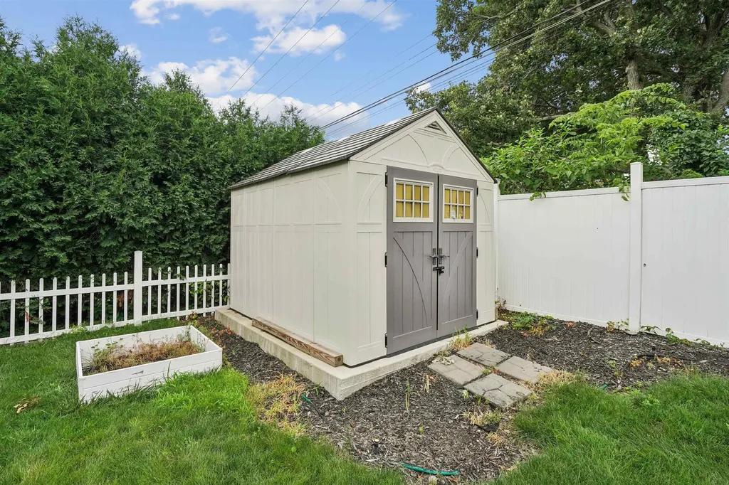 1409 Springbrook Drive Cedar Falls IA 50613