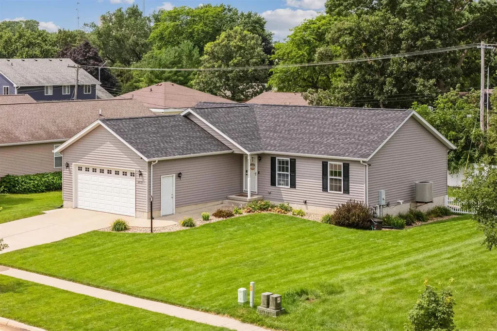 1409 Springbrook Drive Cedar Falls IA 50613