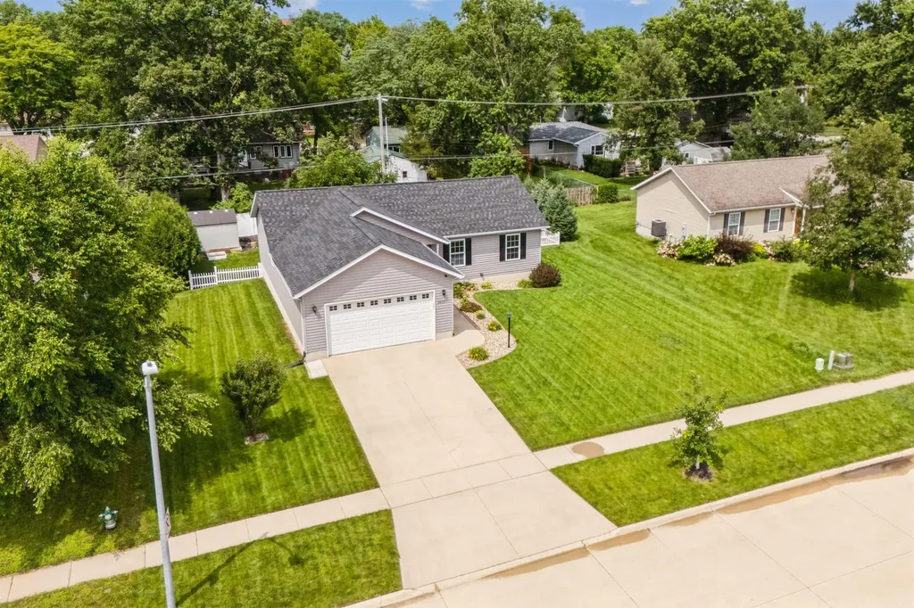 1409 Springbrook Drive Cedar Falls IA 50613