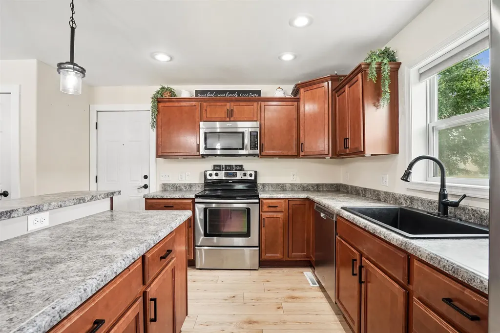1409 Springbrook Drive Cedar Falls IA 50613