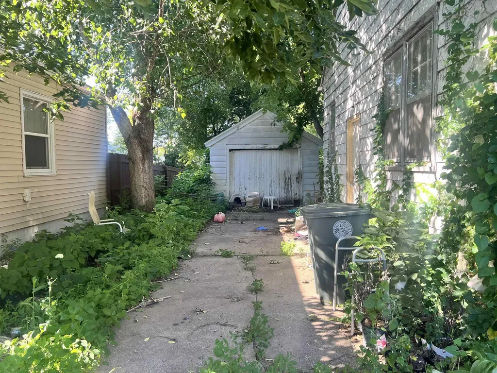 1433 Forest Avenue Waterloo IA 50702