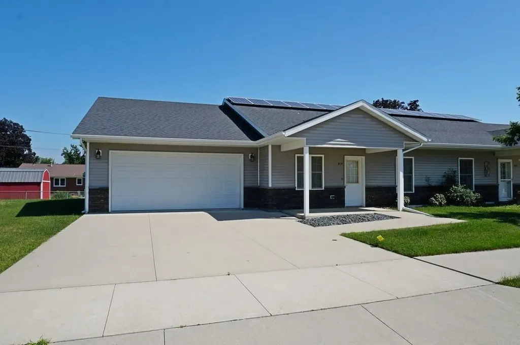815 Parkside Lane Charles City IA 50616