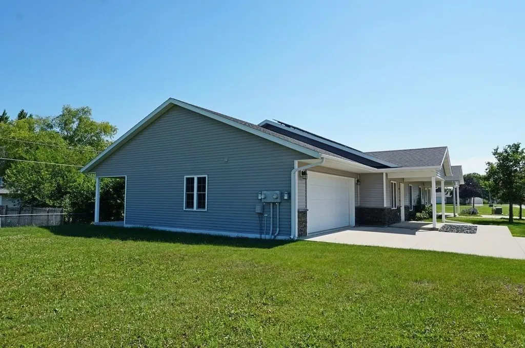 815 Parkside Lane Charles City IA 50616