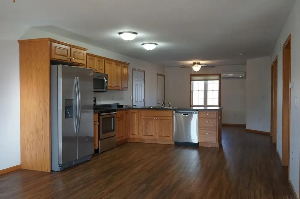 815 Parkside Lane Charles City IA 50616