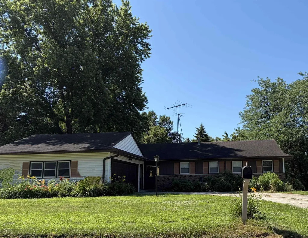 405 Vinton Avenue Eldora IA 50627