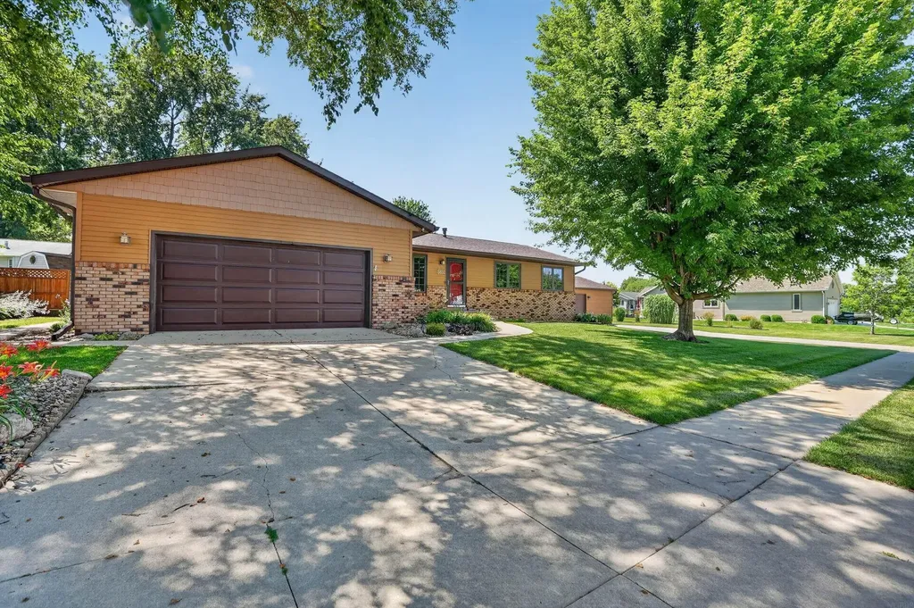 5822 Cimmarron Lane Waterloo IA 50701