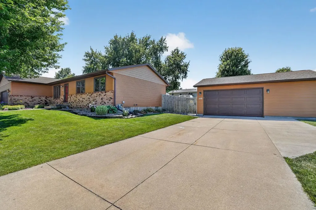 5822 Cimmarron Lane Waterloo IA 50701