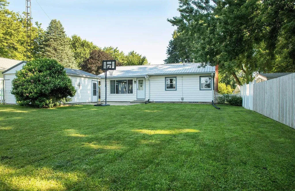 1317 3rd Avenue SW Waverly IA 50677