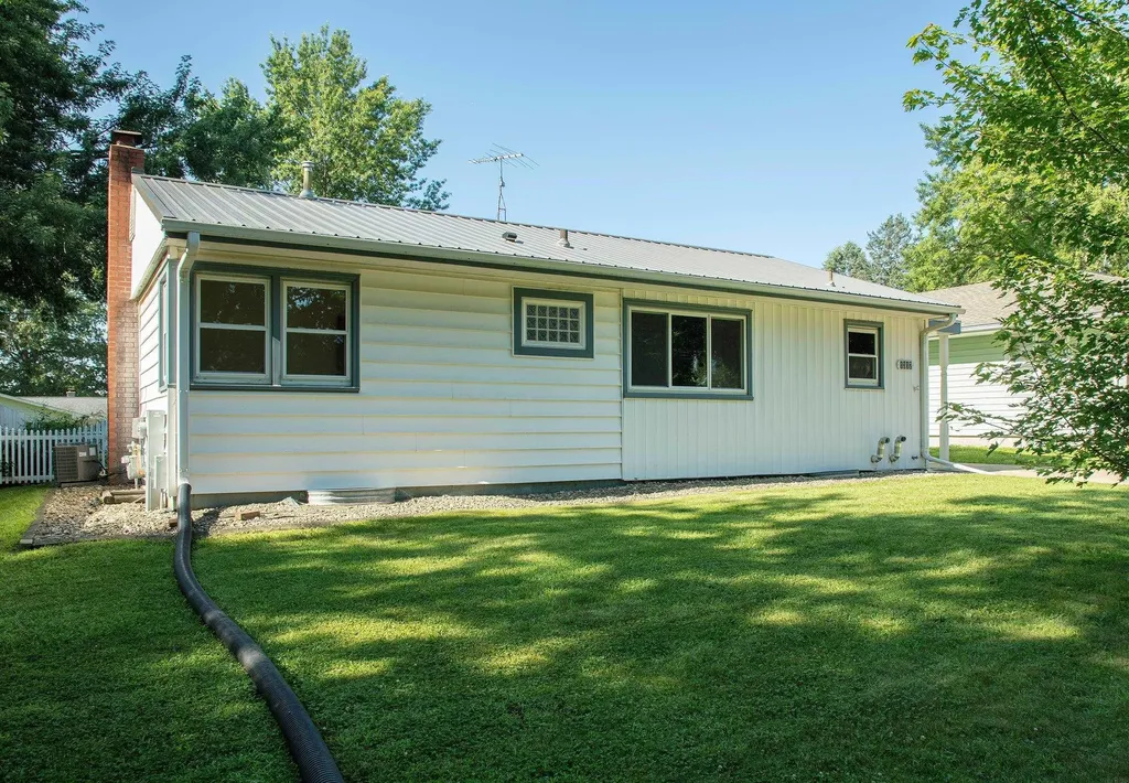 1317 3rd Avenue SW Waverly IA 50677