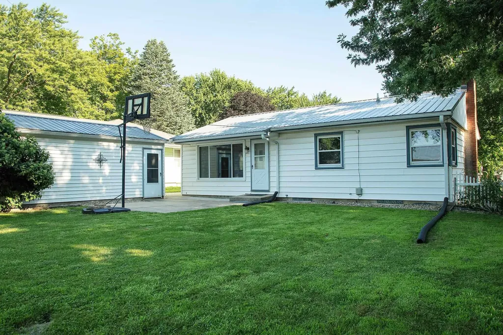 1317 3rd Avenue SW Waverly IA 50677