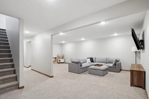 1337 Partridge Lane Waterloo IA 50701