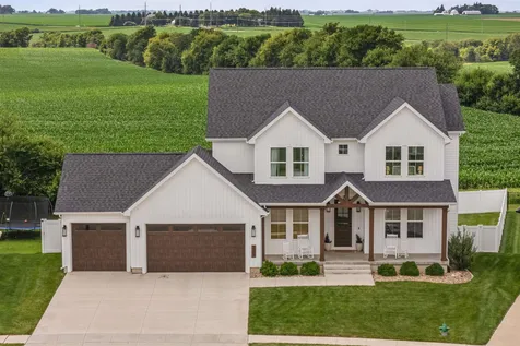 5307 Fernwood Drive Cedar Falls IA 50613