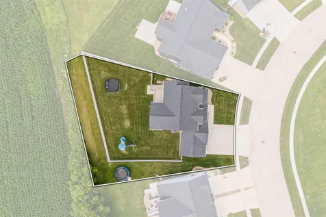 5307 Fernwood Drive Cedar Falls IA 50613