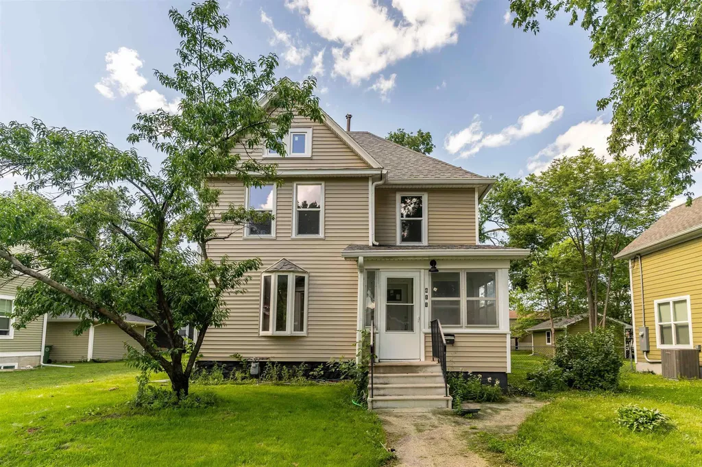 411 Saxon Street Waterloo IA 50703