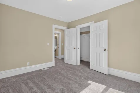 411 Saxon Street Waterloo IA 50703