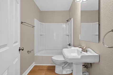 411 Saxon Street Waterloo IA 50703