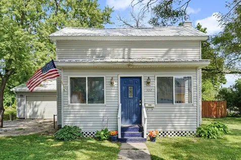 302 8th Avenue NE Independence IA 50644