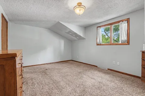 302 8th Avenue NE Independence IA 50644