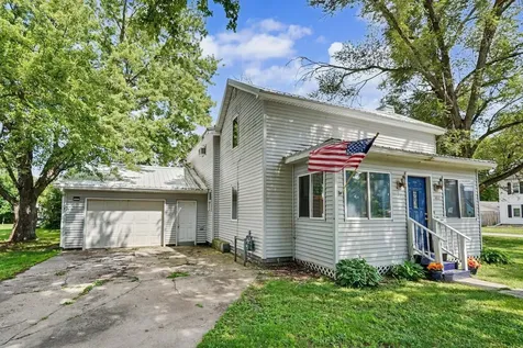 302 8th Avenue NE Independence IA 50644