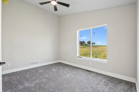 130 Moonlight Drive Waterloo IA 50701